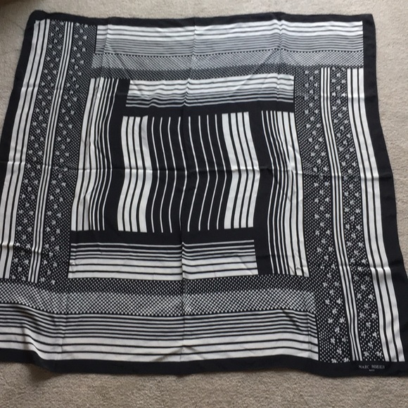 Black / White Versatile Wrap - Picture 2 of 3